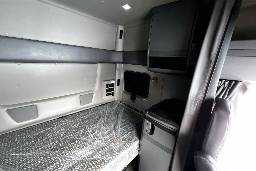 2022 INT LT625 6×4 Sleeper