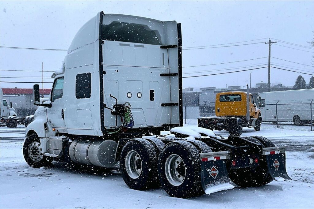 2022 INT LT625 6×4 Sleeper