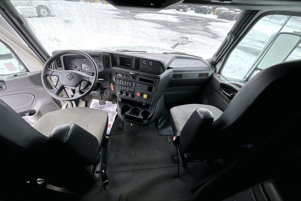 2022 INT LT625 6×4 Sleeper