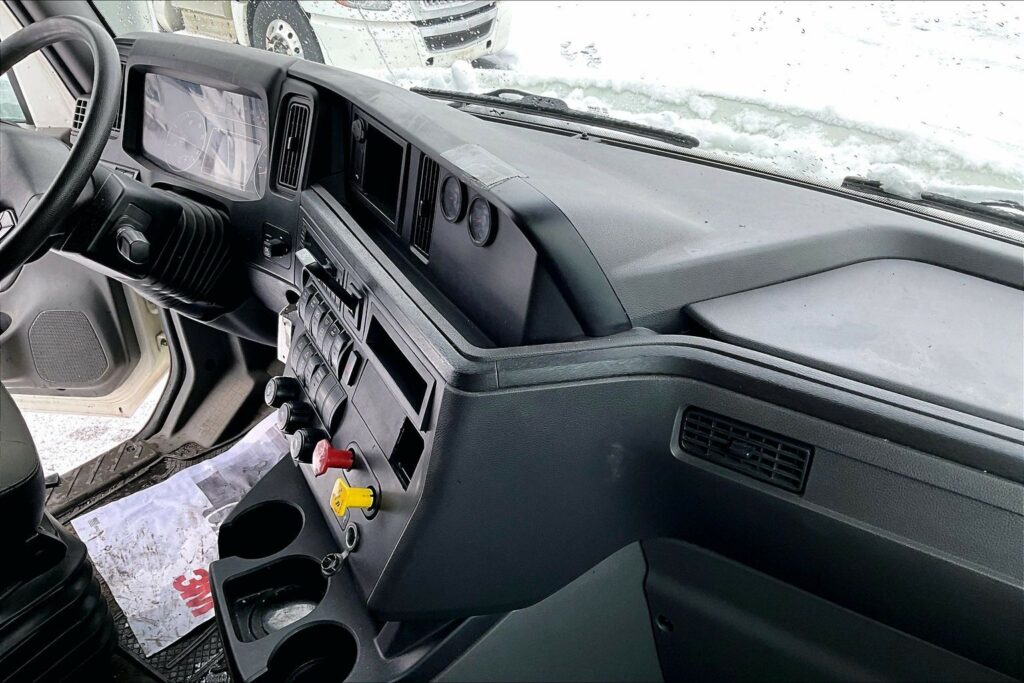 2022 INT LT625 6×4 Sleeper