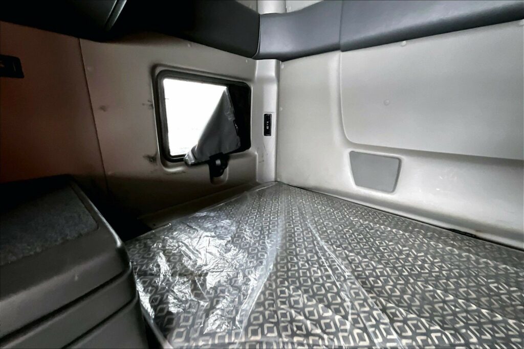 2022 INT LT625 6×4 Sleeper