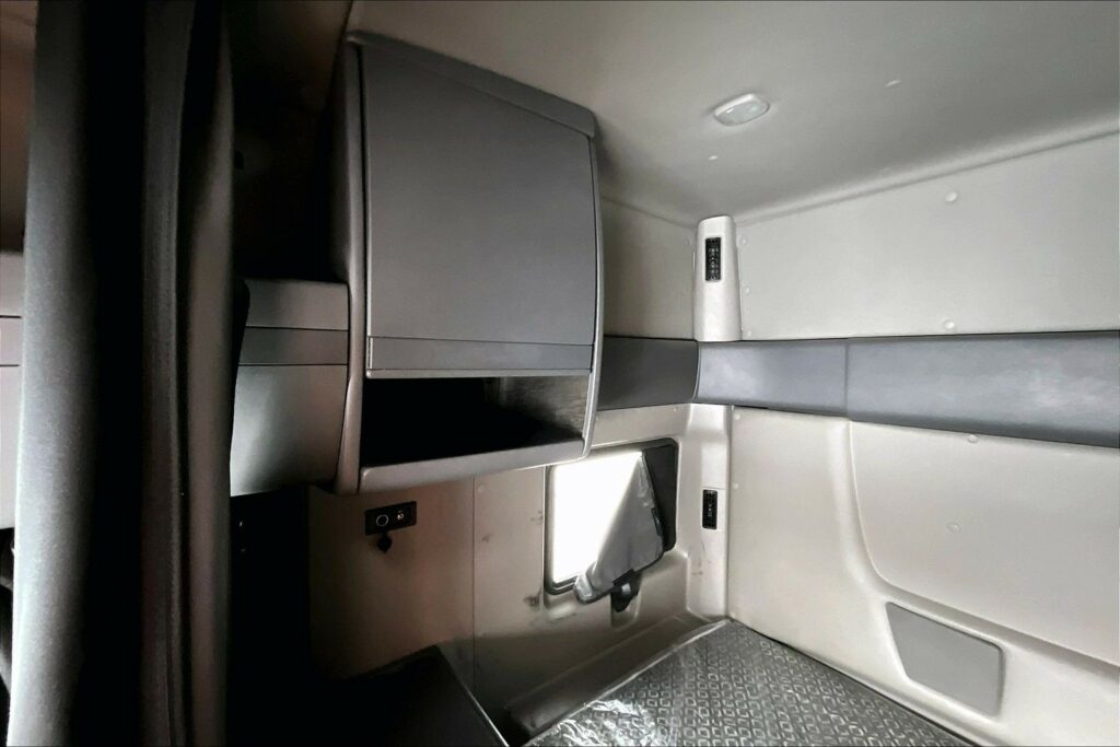 2022 INT LT625 6×4 Sleeper