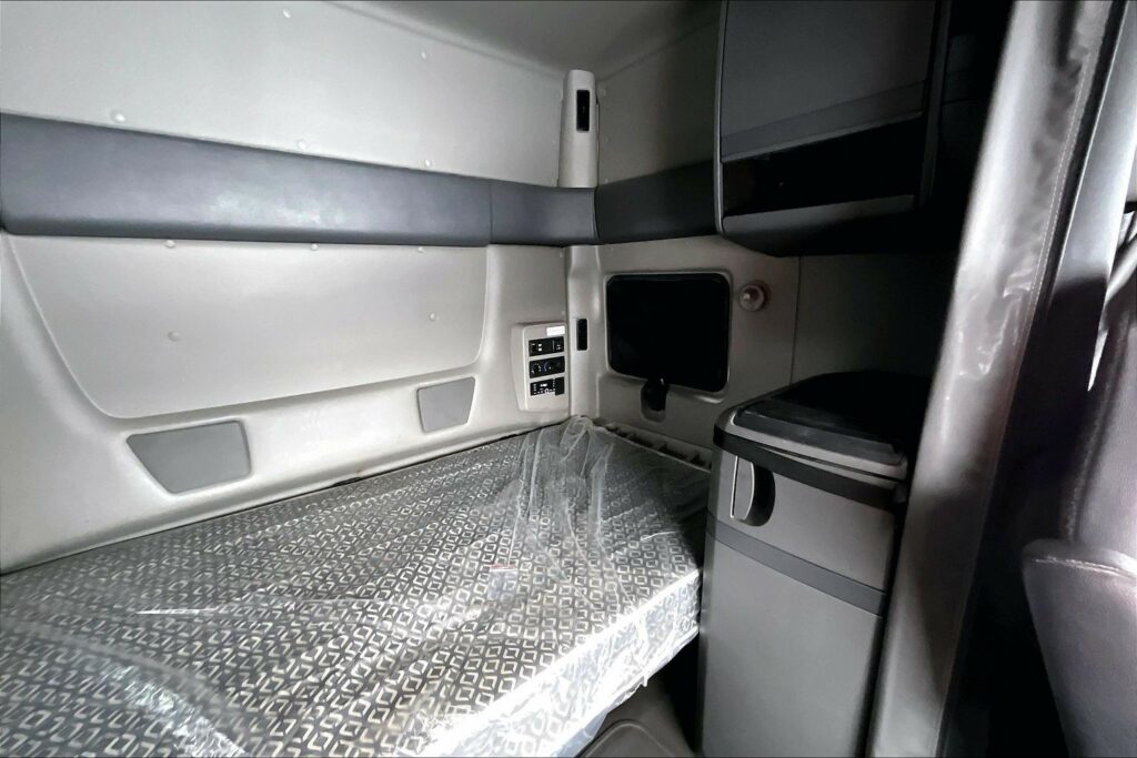 2022 INT LT625 6×4 Sleeper