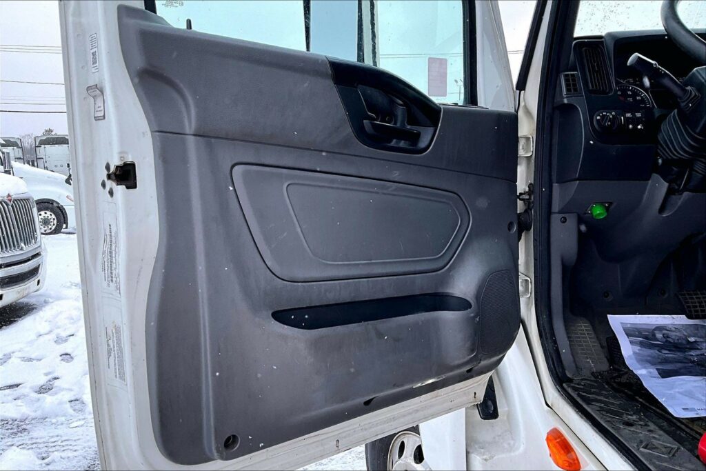 2022 INT LT625 6×4 Sleeper