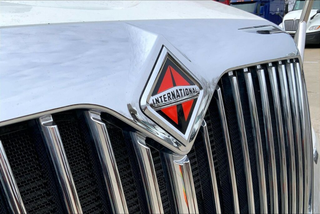 2021 CUM MV607 Medium Conventional