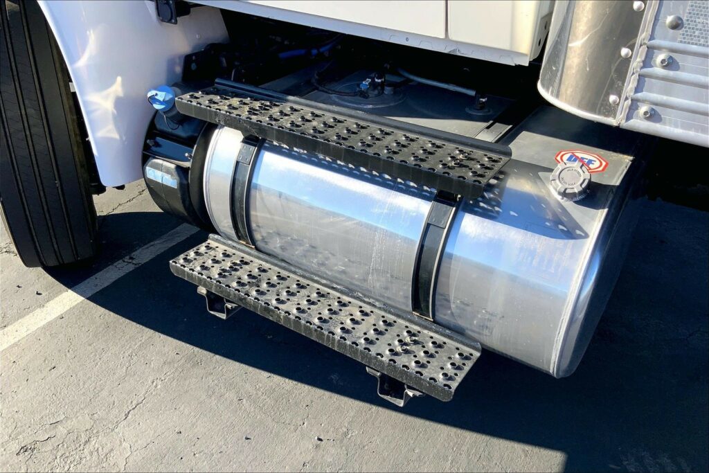 2022 CUM MV607 Medium Conventional