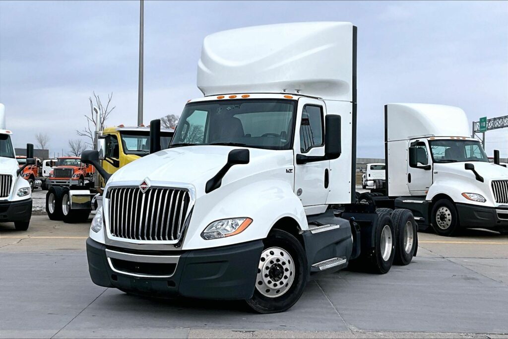 2021 CUM LT625 6×4 Day Cab