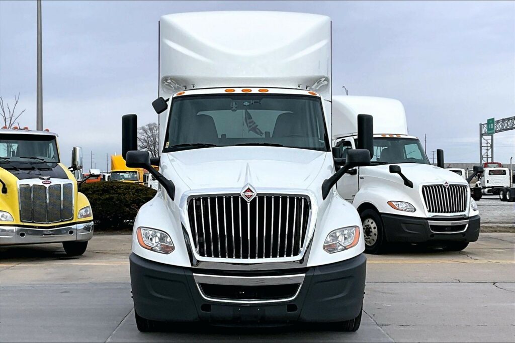 2021 CUM LT625 6×4 Day Cab