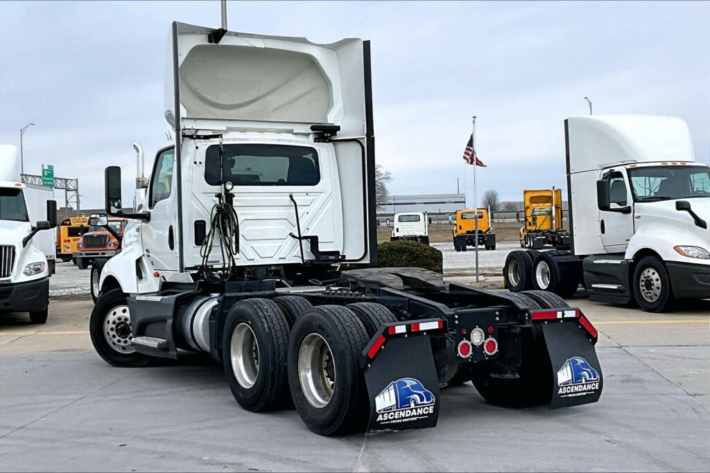 2021 CUM LT625 6×4 Day Cab