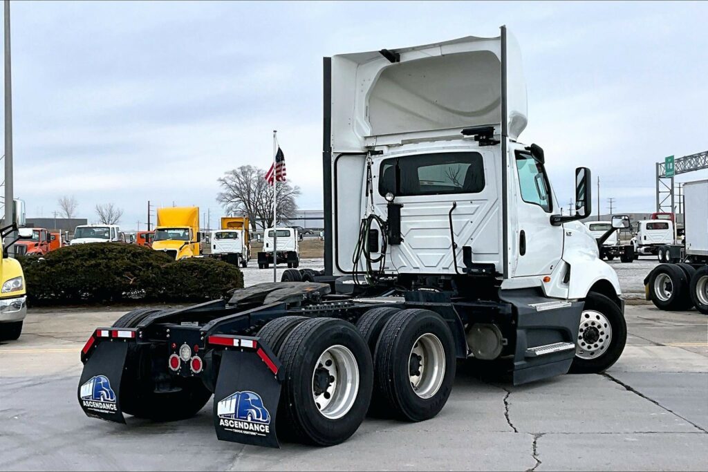 2021 CUM LT625 6×4 Day Cab