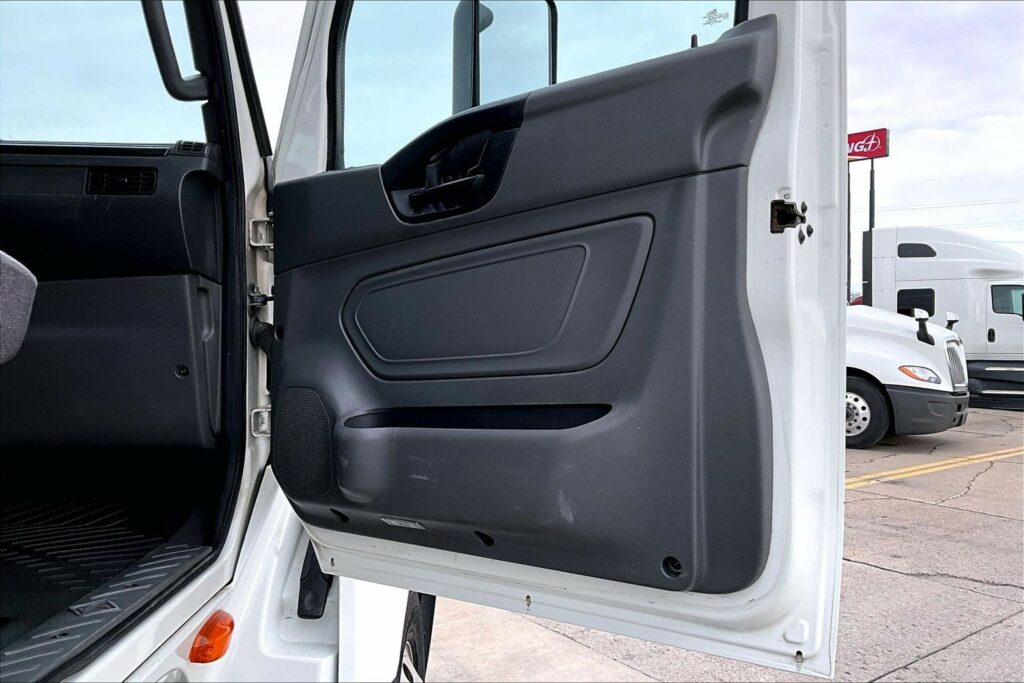 2021 CUM LT625 6×4 Day Cab