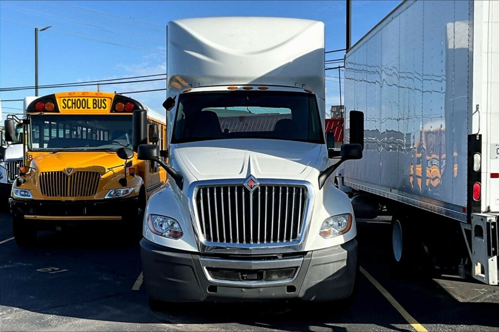 2021 CUM LT625 6×4 Day Cab