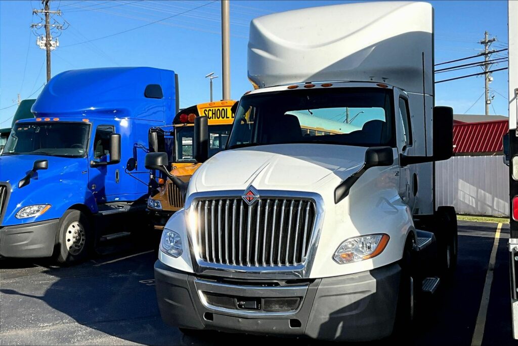 2021 CUM LT625 6×4 Day Cab