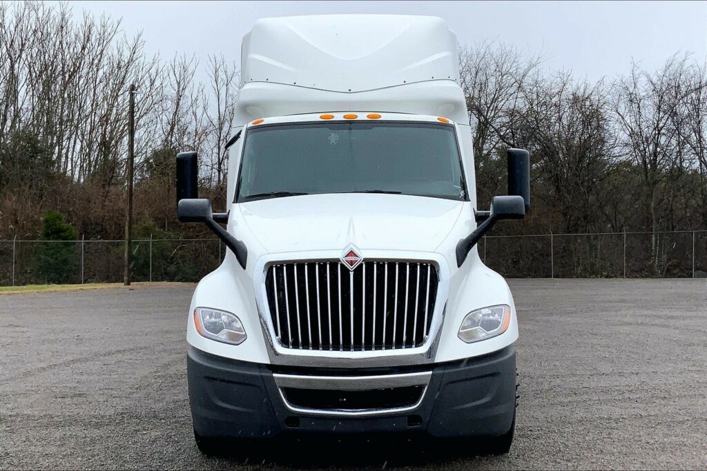 2022 CUM LT625 6×4 Sleeper