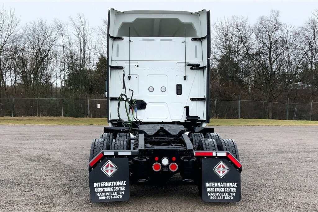 2022 CUM LT625 6×4 Sleeper