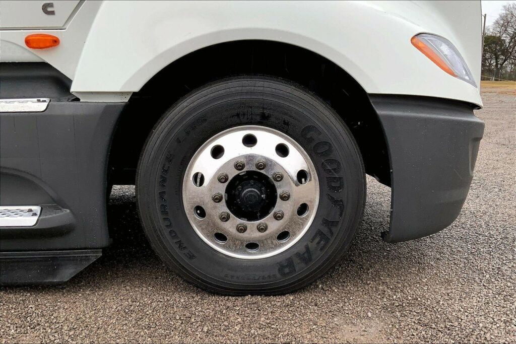 2022 CUM LT625 6×4 Sleeper