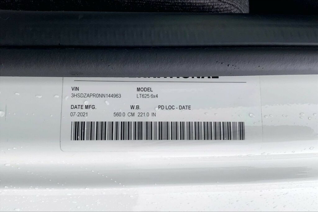 2022 CUM LT625 6×4 Sleeper