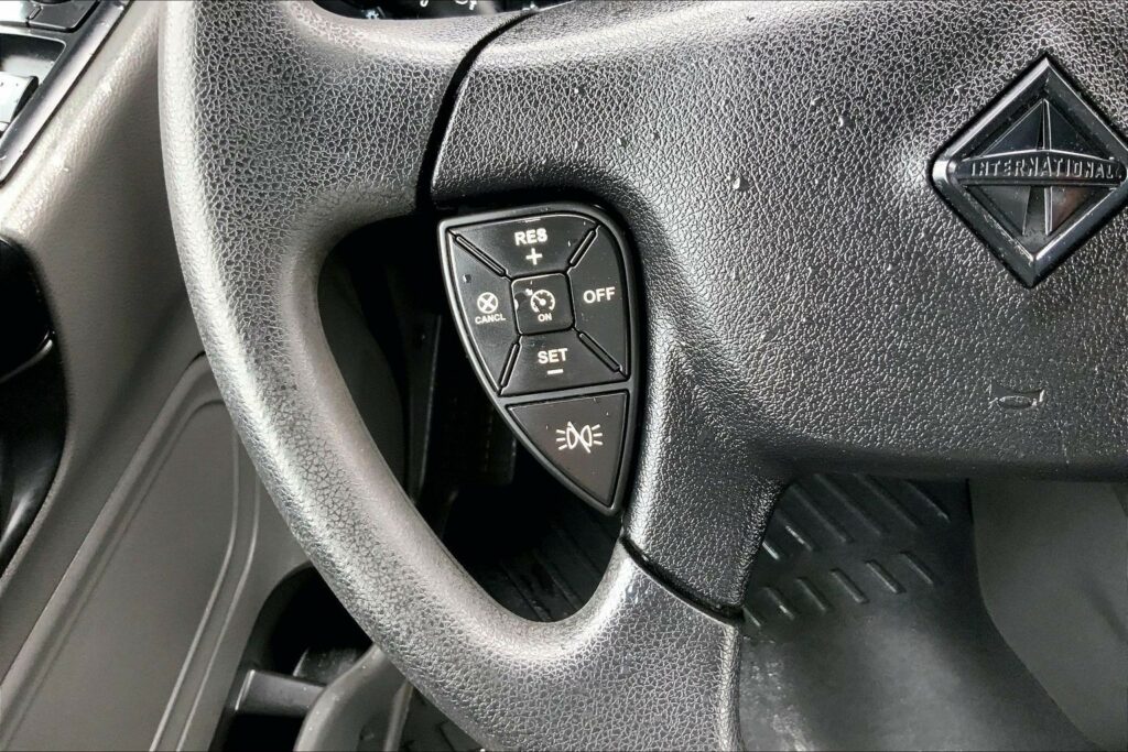 2022 CUM LT625 6×4 Sleeper