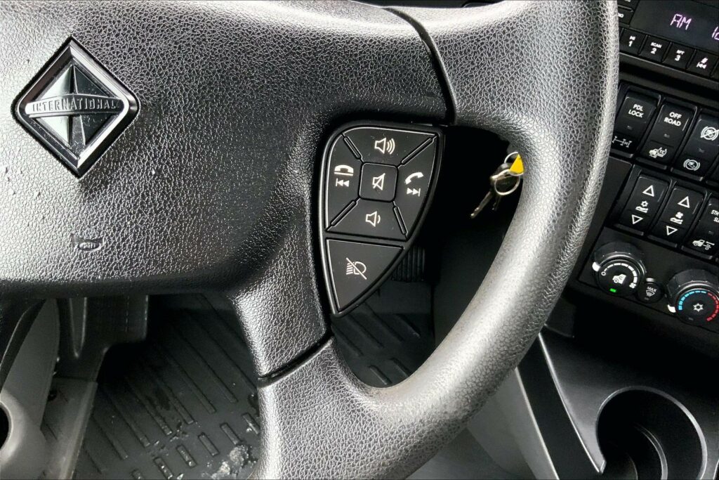 2022 CUM LT625 6×4 Sleeper