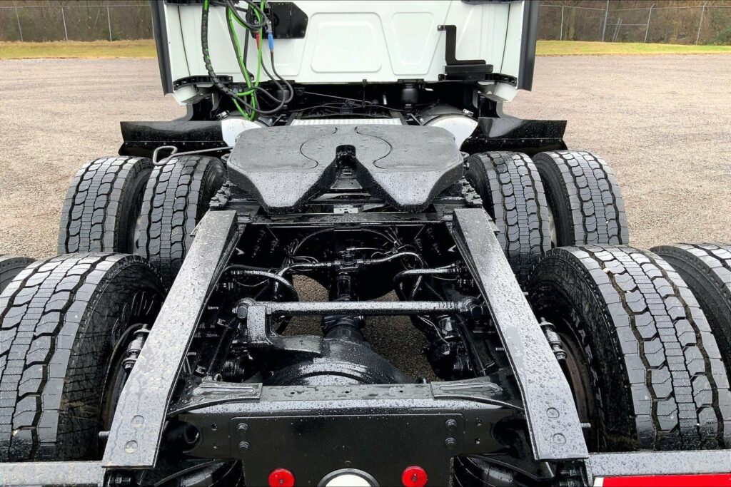 2022 CUM LT625 6×4 Sleeper