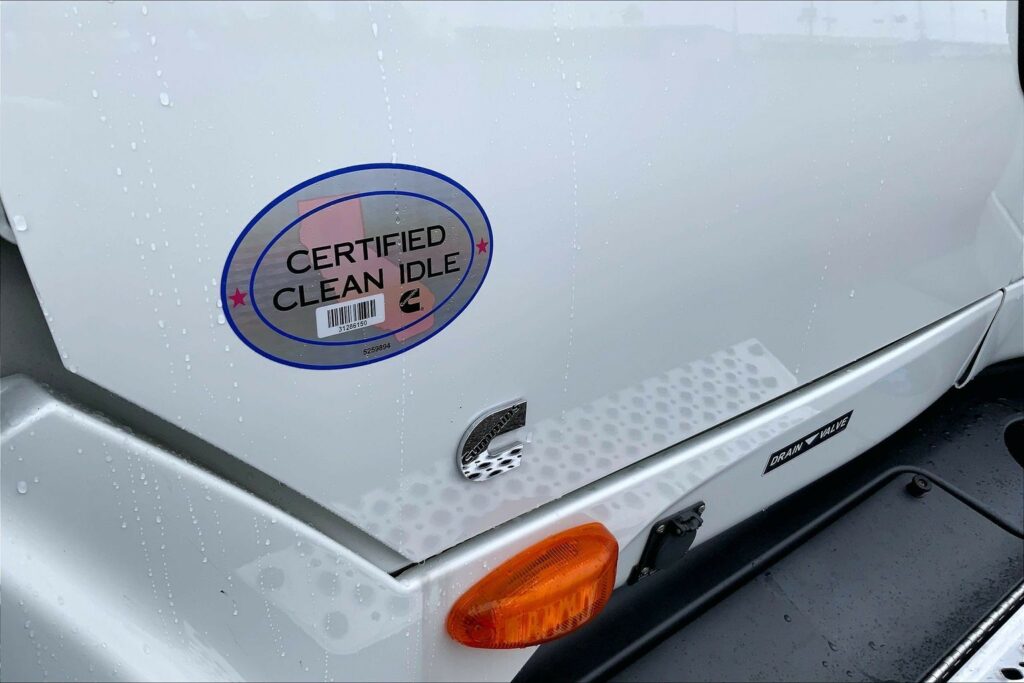 2022 CUM LT625 6×4 Sleeper