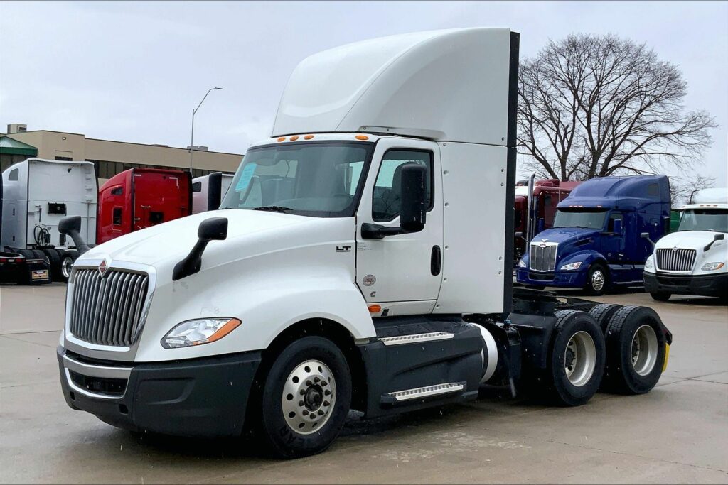 2022 CUM LT625 6×4 Day Cab