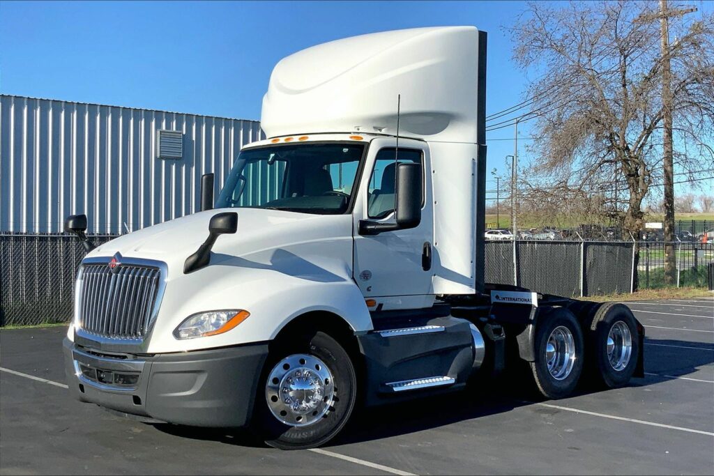 2021 CUM LT625 6×4 Day Cab