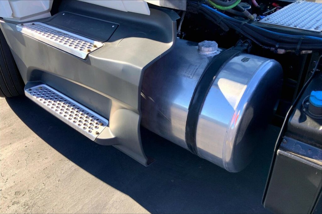 2021 CUM LT625 6×4 Day Cab