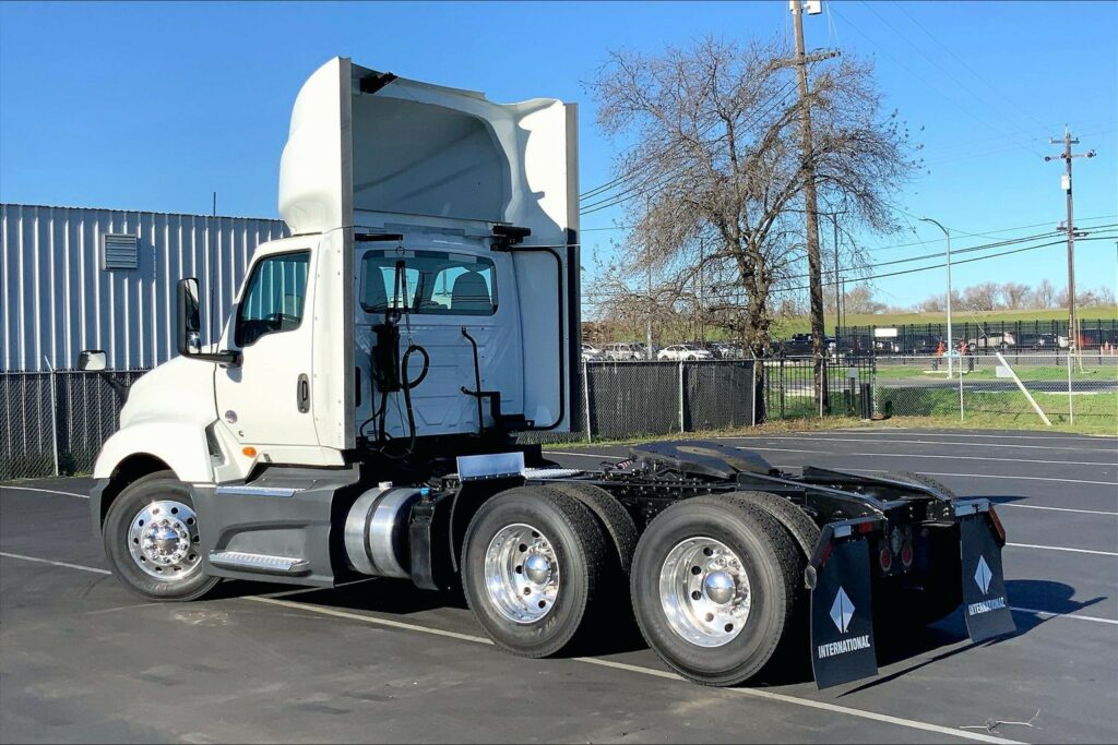 2021 CUM LT625 6×4 Day Cab