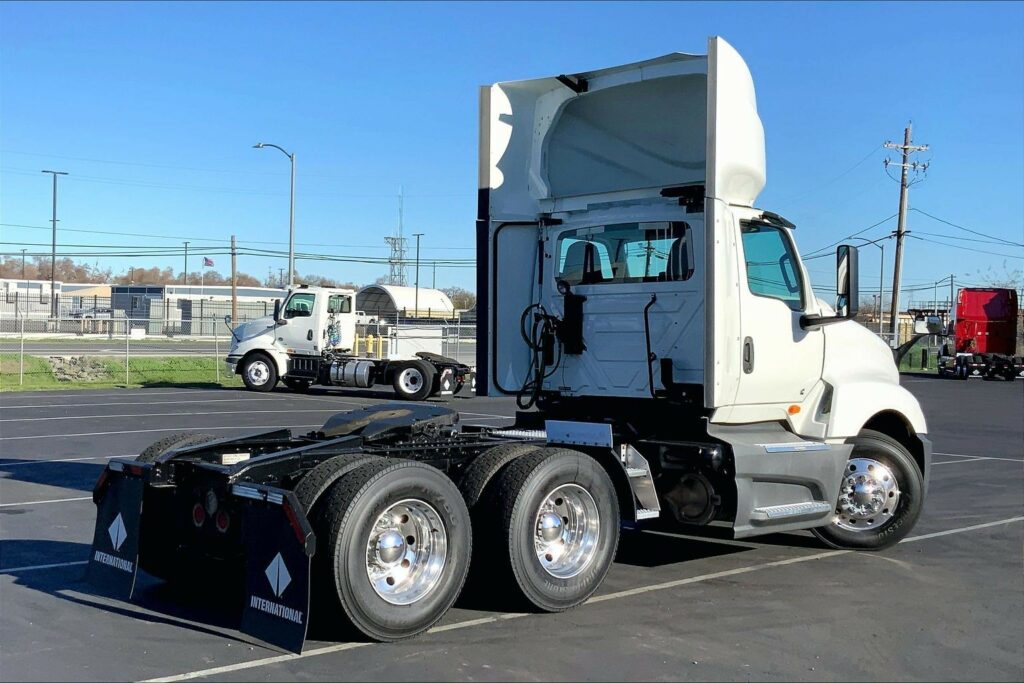 2021 CUM LT625 6×4 Day Cab