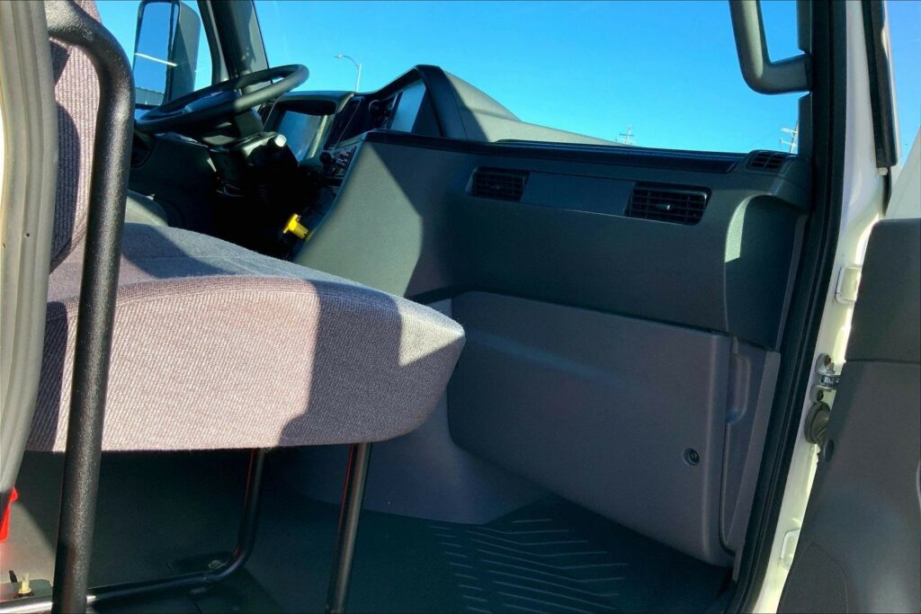 2021 CUM LT625 6×4 Day Cab