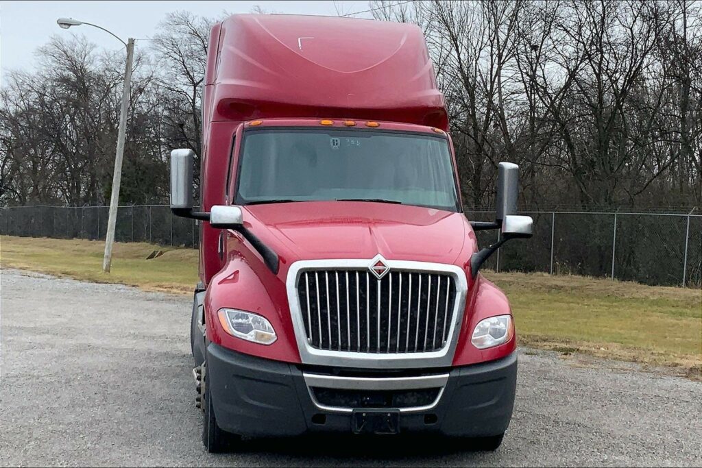 2022 CUM LT625 6×4 Sleeper