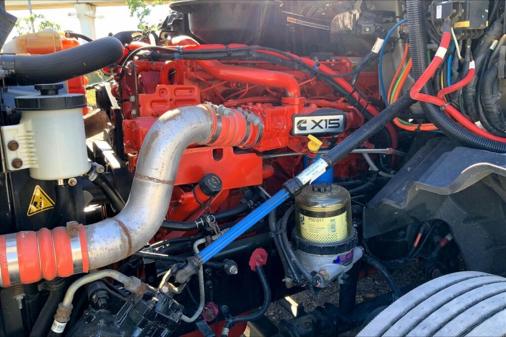 2022 CUM LT625 6×4 Sleeper