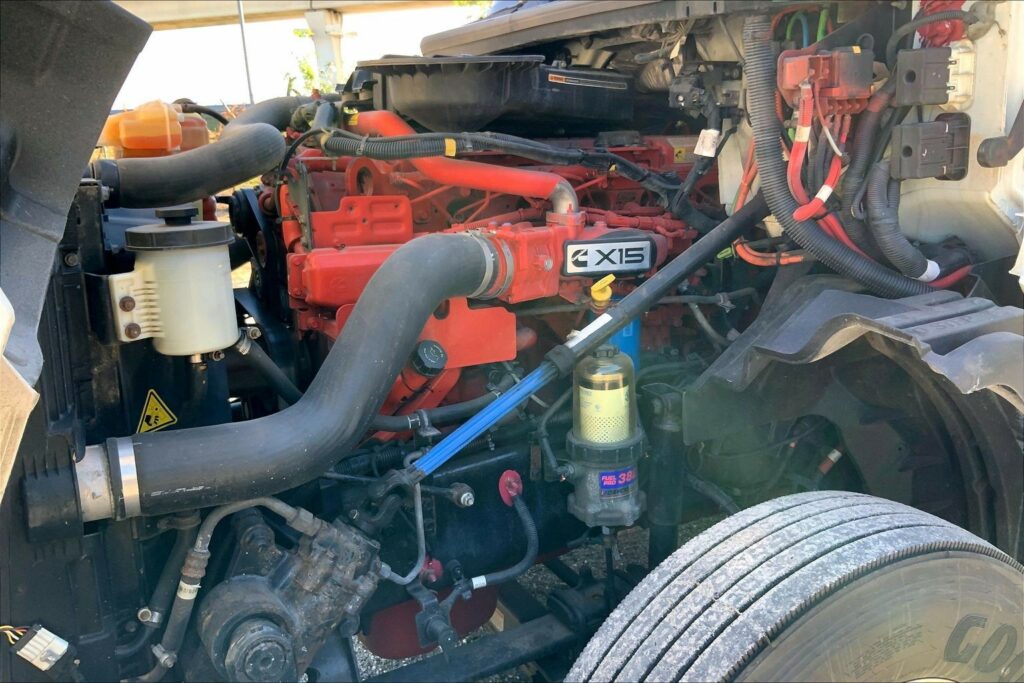 2022 CUM LT625 6×4 Sleeper