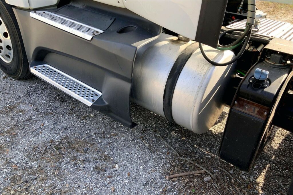 2021 CUM LT625 6×4 Day Cab