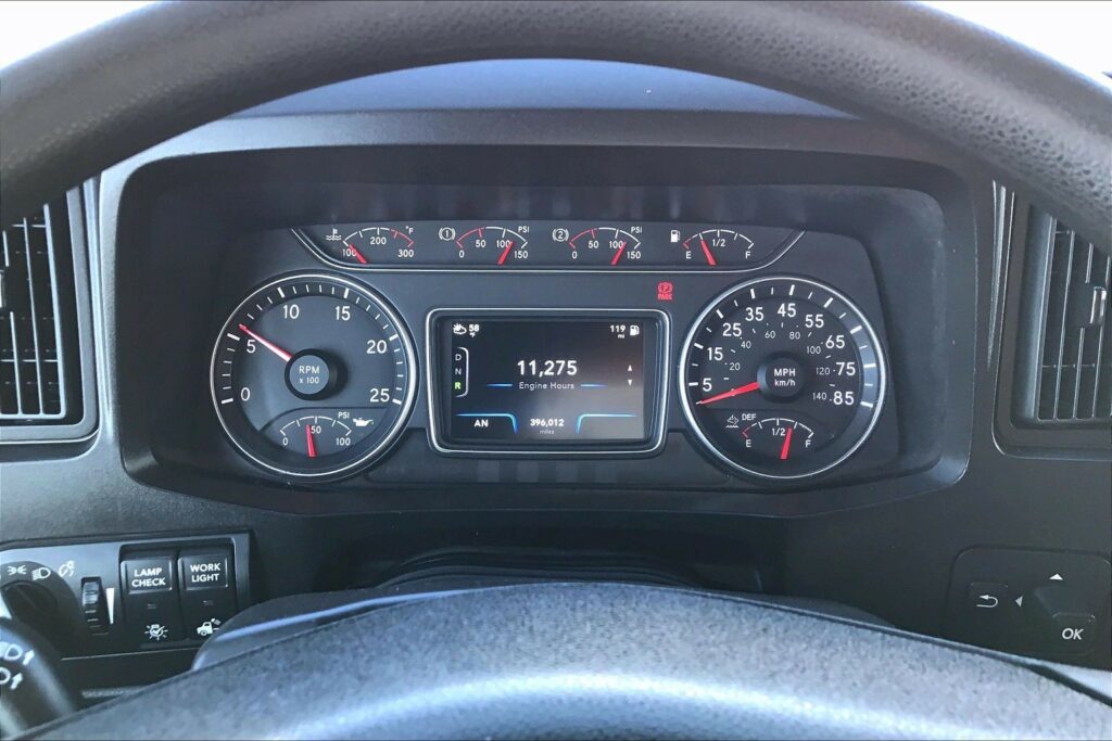 2022 CUM LT625 6×4 Sleeper