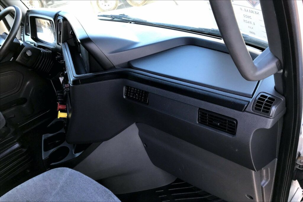 2022 CUM LT625 6×4 Sleeper