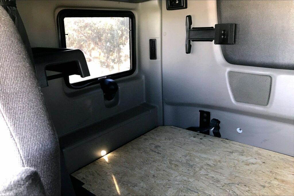 2022 CUM LT625 6×4 Sleeper