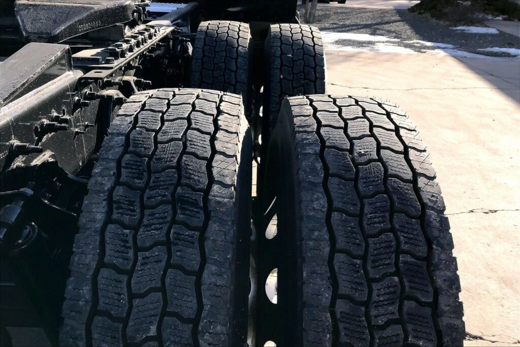 2022 CUM LT625 6×4 Sleeper