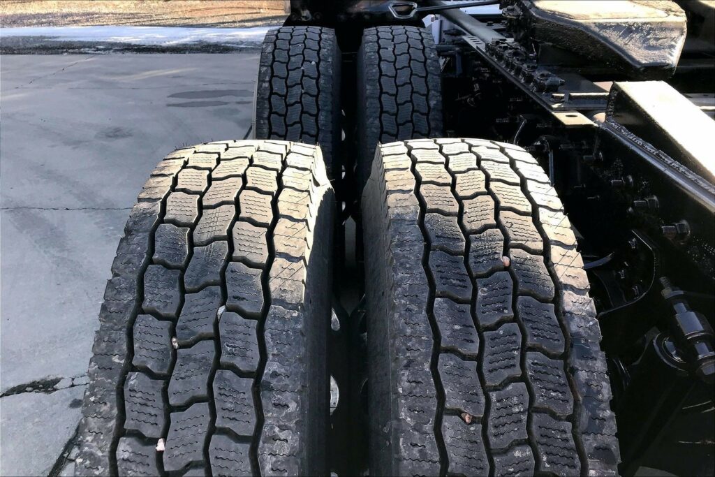 2022 CUM LT625 6×4 Sleeper