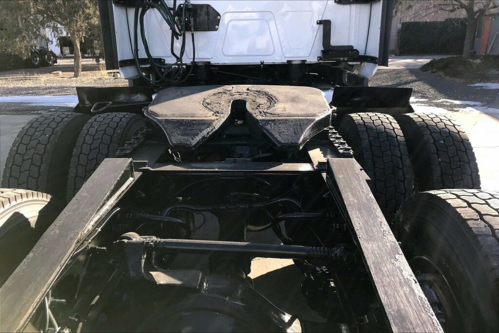 2022 CUM LT625 6×4 Sleeper