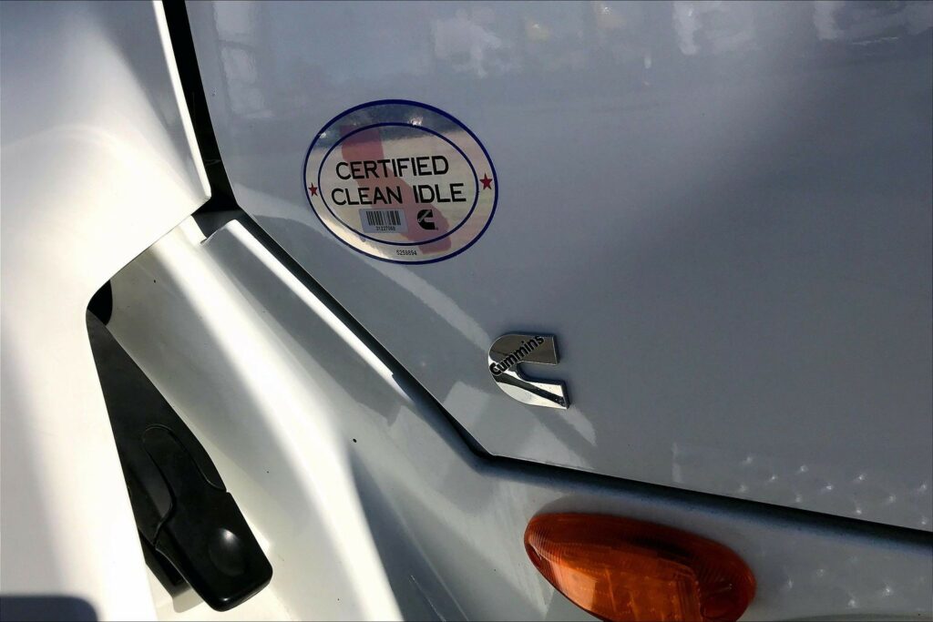 2022 CUM LT625 6×4 Sleeper