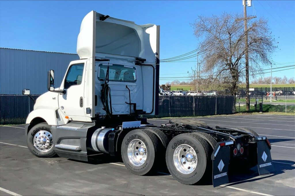 2021 CUM LT625 6×4 Day Cab