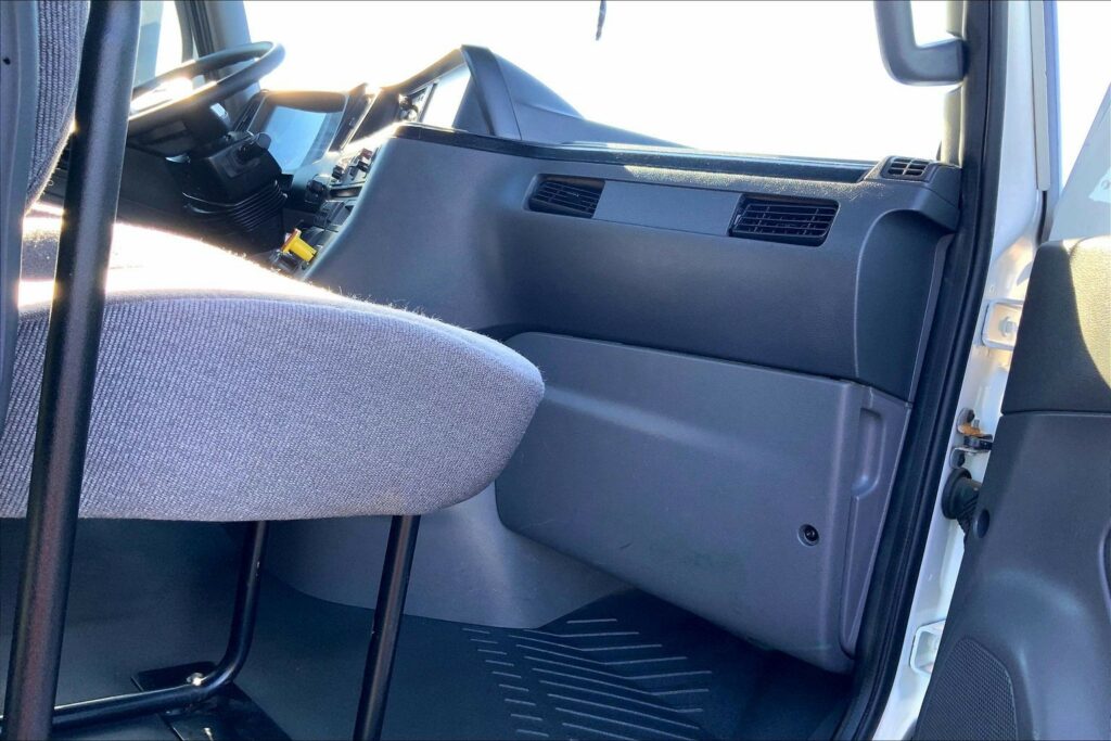 2021 CUM LT625 6×4 Day Cab