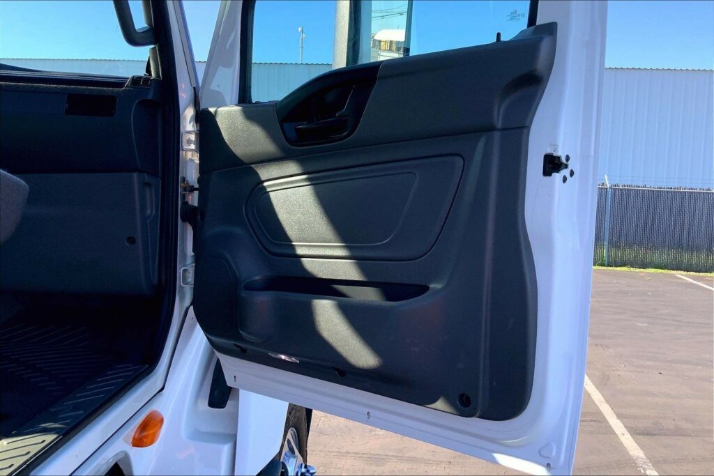 2021 CUM LT625 6×4 Day Cab