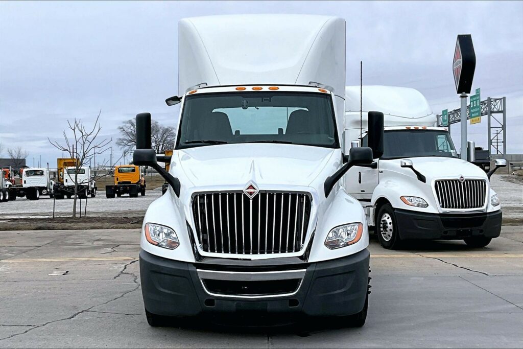 2021 CUM LT625 6×4 Day Cab