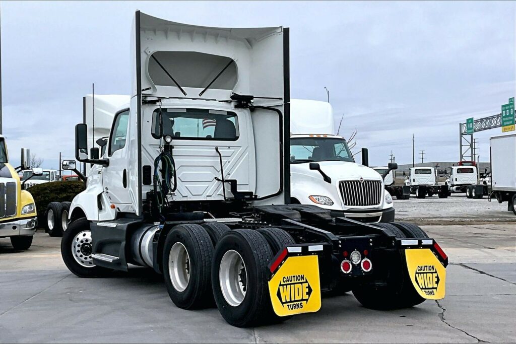 2021 CUM LT625 6×4 Day Cab