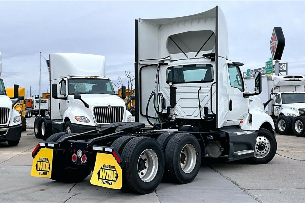 2021 CUM LT625 6×4 Day Cab