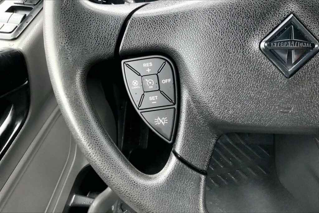 2022 CUM LT625 6×4 Sleeper