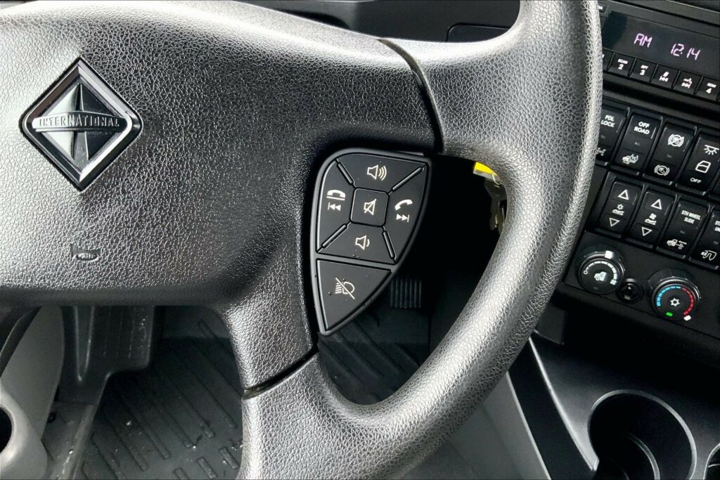 2022 CUM LT625 6×4 Sleeper